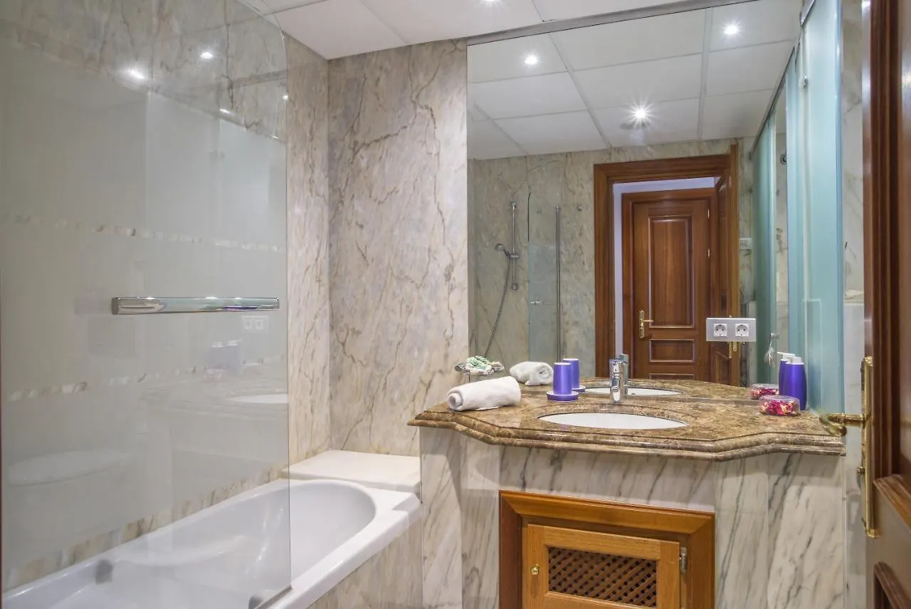 High Standard Beach Front Apartment Estepona