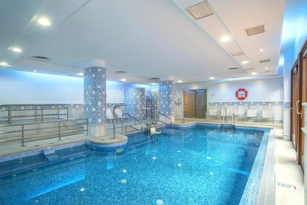 High Standard Beach Front Apartment Estepona
