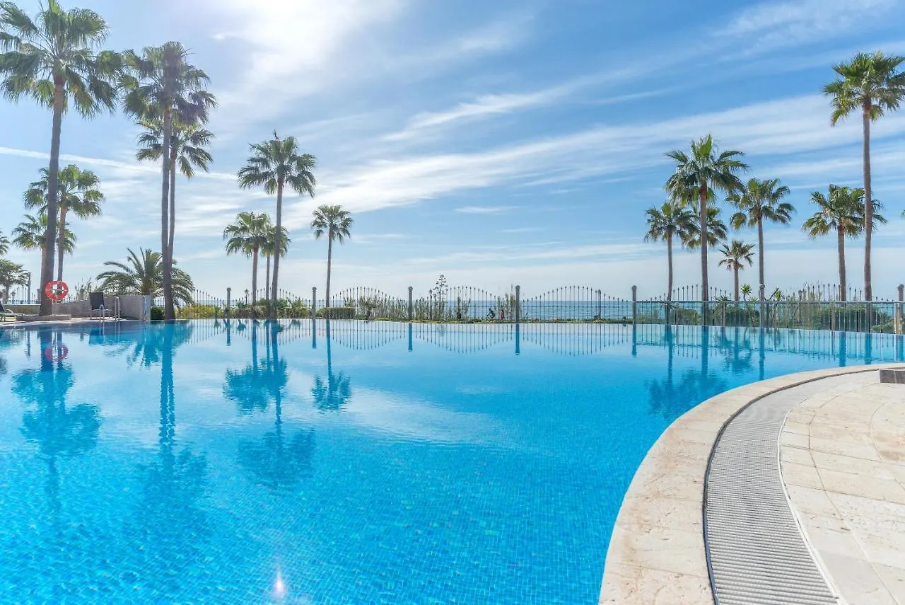 High Standard Beach Front Apartment Estepona Spain